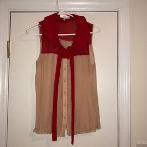 Feminine women’s top, size M.